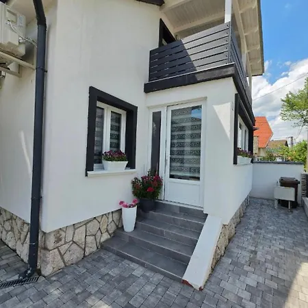 Vartalak Apartmanhaz Διαμέρισμα