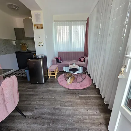 Vartalak Apartmanhaz * ハルカーニャ