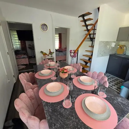Vartalak Apartmanhaz Διαμέρισμα Harkány